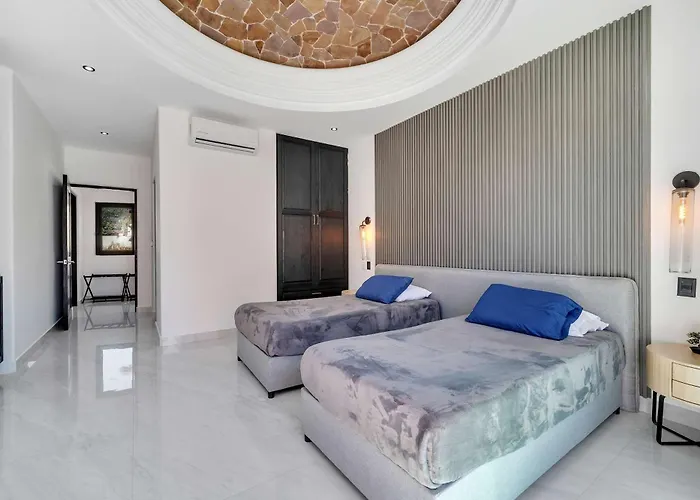 Holiday home Marbella Lane Grand 5br Oasis Getaway