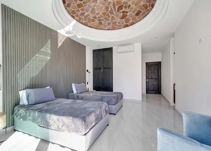 Holiday home Marbella Lane Grand 5br Oasis Getaway *