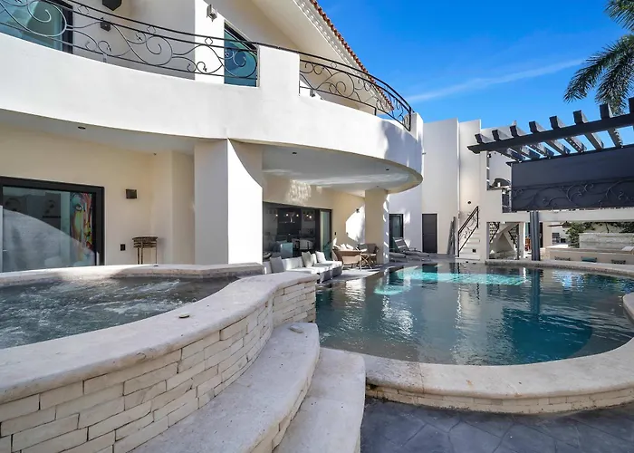 Holiday home Marbella Lane Grand 5br Oasis Getaway *