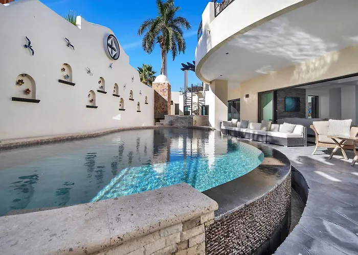 Marbella Lane Grand 5br Oasis Getaway Holiday home *