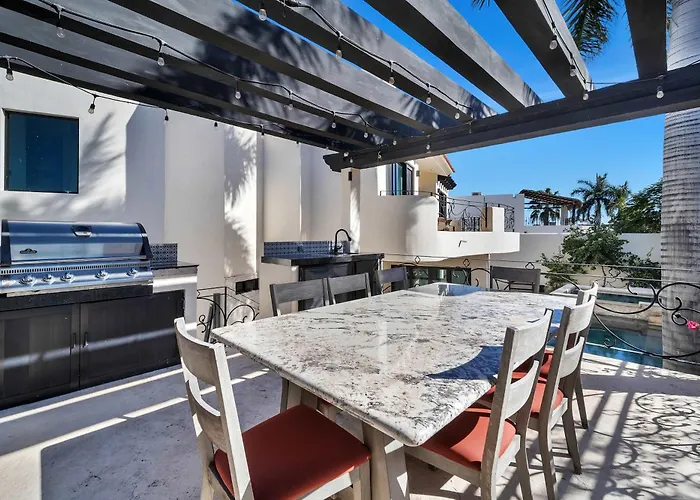 Holiday home Marbella Lane Grand 5br Oasis Getaway